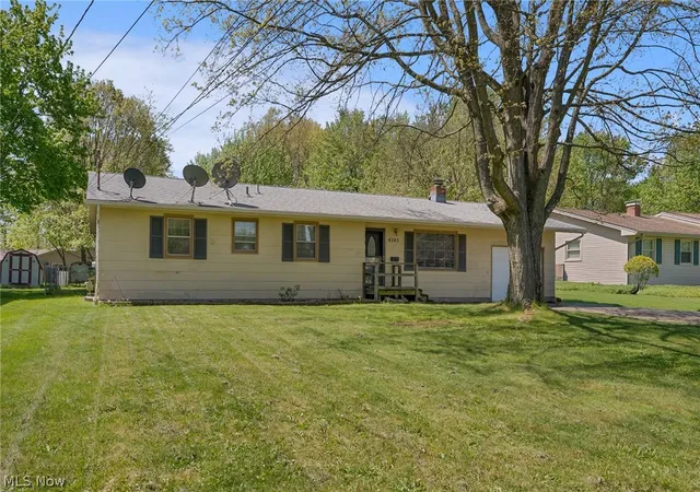 3rd image of 4285 Kerrybrook Dr, Youngstown, OH 44511 | MLS# 5207749