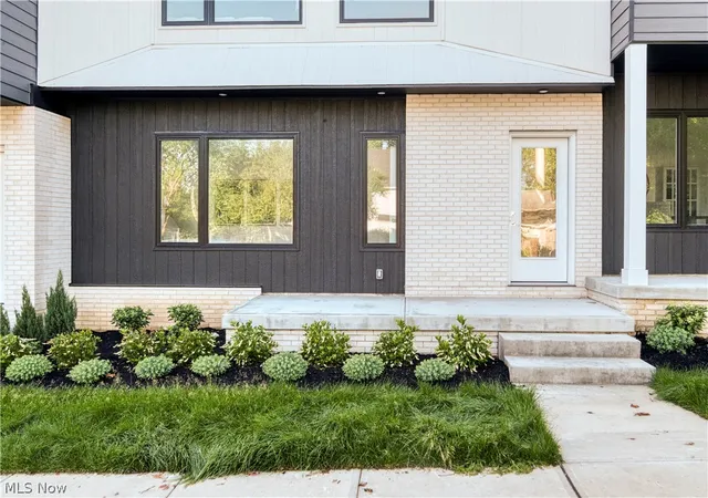 Homes for sale in Cleveland, OH | 1367 W 74th St, Cleveland, OH 44102 | MLS# 5207401