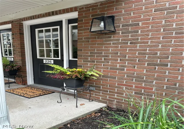 3rd image of 3321 Lenox Vlg Dr, Fairlawn, OH 44333