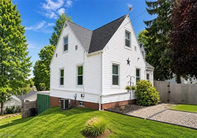 3rd image of 375 E Huston St, Barberton, OH 44203 | MLS# 5207235