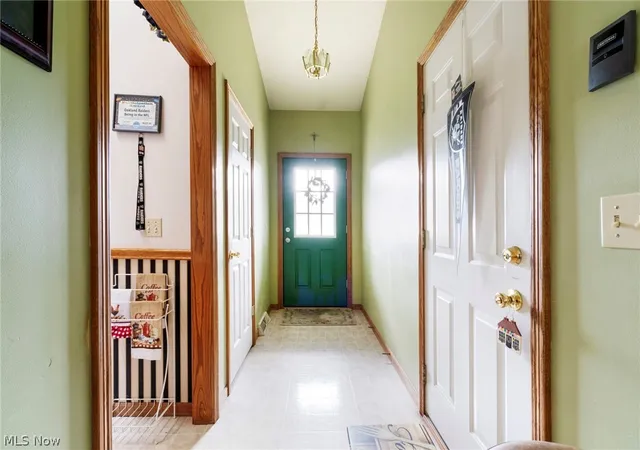 Listing Photo 5 - Condo for sale in building located at 344 Myron St, Hubbard, OH 44425