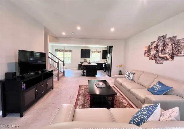 Listing Photo 4 - Condo for sale in building located at 4025 N Steels Cir, Stow, OH 44223