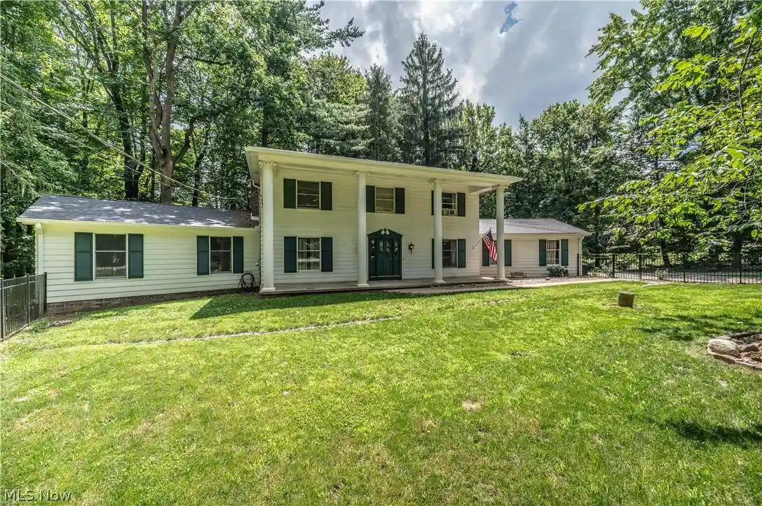 Single family home for sale at 1318 Highland Ave E, Salem, OH 44460 | MLS# 5208245