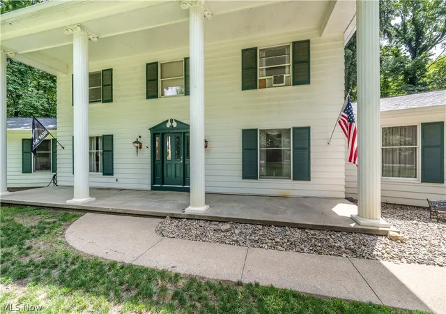 Photo 2 of Single family home for sale at 1318 Highland Ave E, Salem, OH 44460 | MLS# 5208245 | Listing updated on 2026-08-18