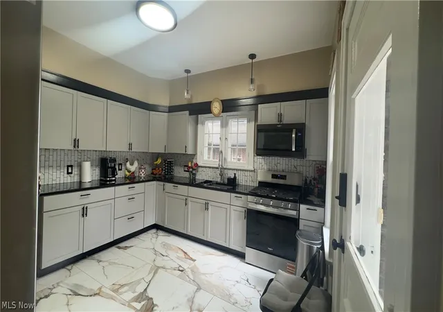 Photo 4 of Single family home for sale at 132 Jennette Dr, Youngstown, OH 44512 | MLS# 5208373 | Listing updated on 2026-08-04