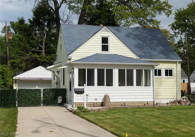 Homes for sale in Avon Lake, OH | 241 Inwood Blvd, Avon Lake, OH 44012 | MLS# 5208071