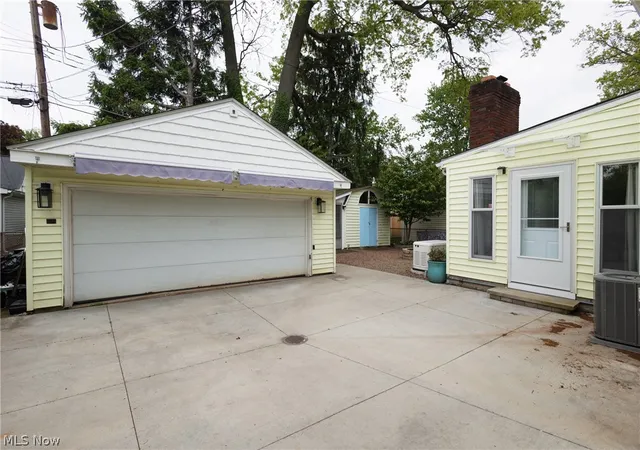 Homes for sale in Avon Lake, OH | 241 Inwood Blvd, Avon Lake, OH 44012 | MLS# 5208071