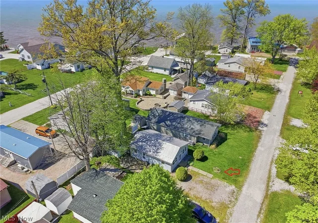 2nd image of 5755 Lake Rd W #6, Ashtabula, OH 44004 | MLS# 5208078