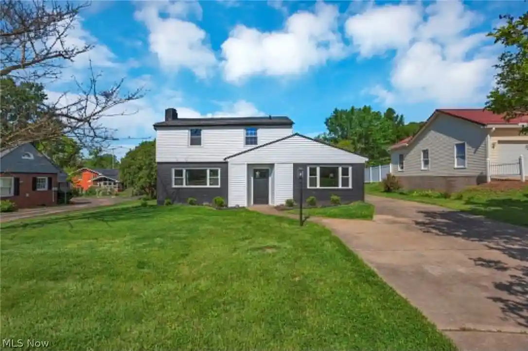 Photo 1 of Single family home for sale at 1425 Marion Ave, Zanesville, OH 43701 | MLS# 5208444 | Listing updated on 2026-10-21