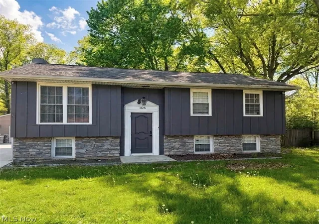 Photo 1 of Single family home for sale at 1128 Oakwood Dr, Vermilion, OH 44089 | MLS# 5208358 | Listing updated on 2026-07-02