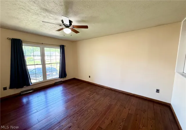 Photo 3 of Single family home for sale at 1128 Oakwood Dr, Vermilion, OH 44089 | MLS# 5208358 | Listing updated on 2026-07-02