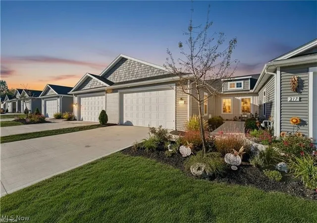 Photo 1 of Single family home for sale at 215 Silver Spring Cir, Elyria, OH 44035 | MLS# 5208356 | Listing updated on 2026-07-31