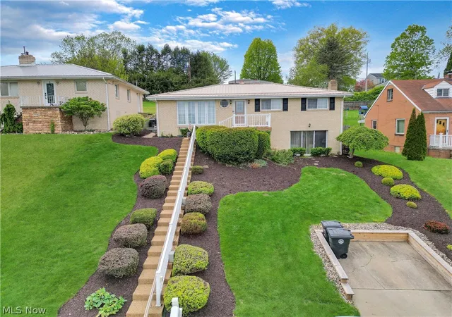 Homes for sale in Steubenville, OH | 2711 Whitehaven Blvd, Steubenville, OH 43952 | MLS# 5208057