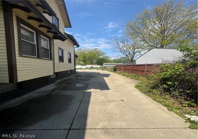 Homes for sale in Cleveland, OH | 4662 Pearl Rd, Cleveland, OH 44109 | MLS# 5208144