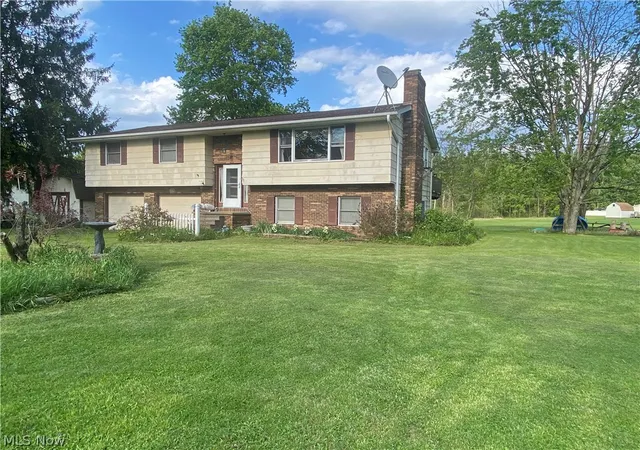 1st image of 1326 Barclay Messerly Rd, Leavittsburg, OH 44430 | MLS# 5208596