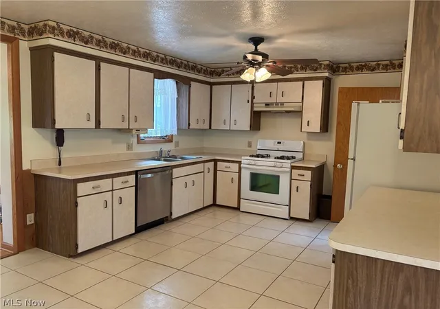 2nd image of 3000 Lost Nation Rd, Willoughby, OH 44094 | MLS# 5208115