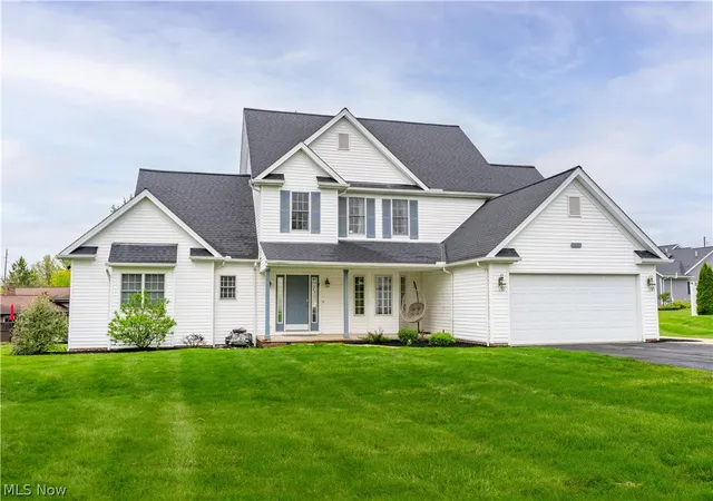 Homes for sale in Aurora, OH | 30 Pine Villa Trl #5, Aurora, OH 44202 | MLS# 5204207