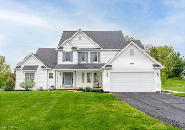 Homes for sale in Aurora, OH | 30 Pine Villa Trl #5, Aurora, OH 44202 | MLS# 5204207