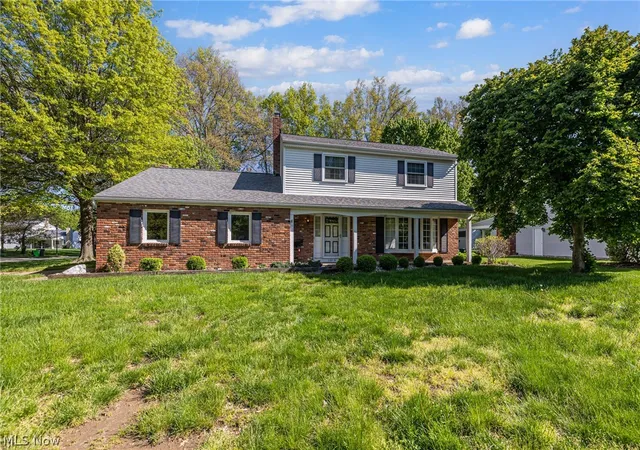 Homes for sale in Avon Lake, OH | 32696 Surrey Ln, Avon Lake, OH 44012 | MLS# 5208070