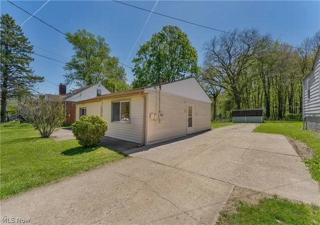 4th image of 4365 Burkey Rd, Youngstown, OH 44515 | MLS# 5206359