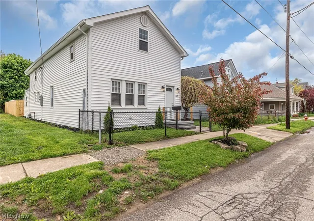 Homes for sale in Cleveland, OH | 3229 W 52nd St, Cleveland, OH 44102 | MLS# 5208361