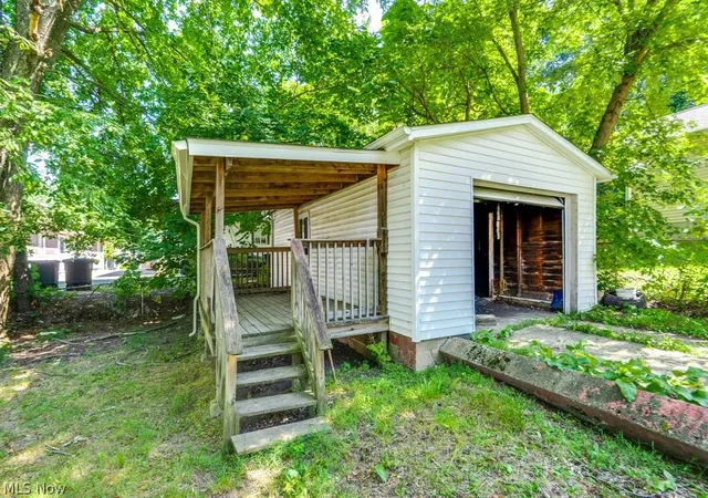 3rd image of 1213 Smithfarm Ave, Akron, OH 44305 | MLS# 5207948