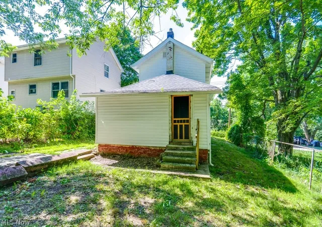 4th image of 1213 Smithfarm Ave, Akron, OH 44305 | MLS# 5207948