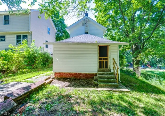5th image of 1213 Smithfarm Ave, Akron, OH 44305 | MLS# 5207948