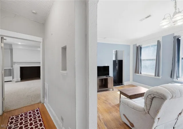 4th image of 11430 Cedar Gln, Cleveland, OH 44106