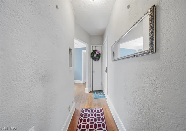 Listing Photo 5 - Condo for sale in building located at 11430 Cedar Gln Pkwy, Cleveland, OH 44106 - Unit #B5
