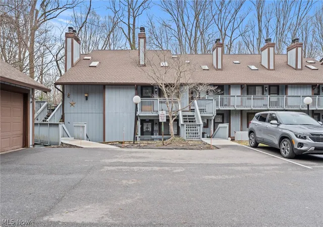 Homes for sale in Cuyahoga Falls, OH | 515 Meredith Ln #2A, Cuyahoga Falls, OH 44223 | MLS# 5190835