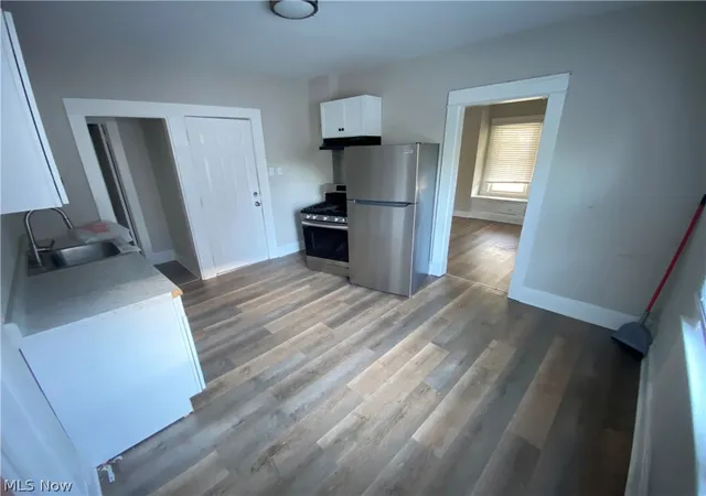 Listing Photo 4 - Condo for sale in building located at 7813 Laumer Ave, Cleveland, OH 44105
