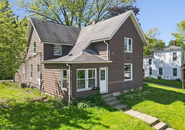1st image of 523 Franklin Ave, Salem, OH 44460 | MLS# 5208149