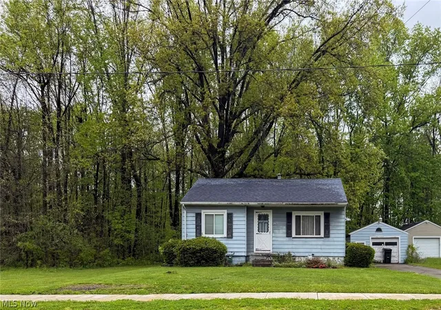 2nd image of 572 Comstock St Nw, Warren, OH 44483 | MLS# 5208962