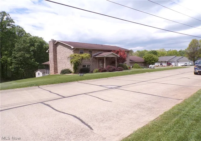 Homes for sale in Williamstown, WV | 63 Lynn Dr, Williamstown, WV 26187 | MLS# 5208957