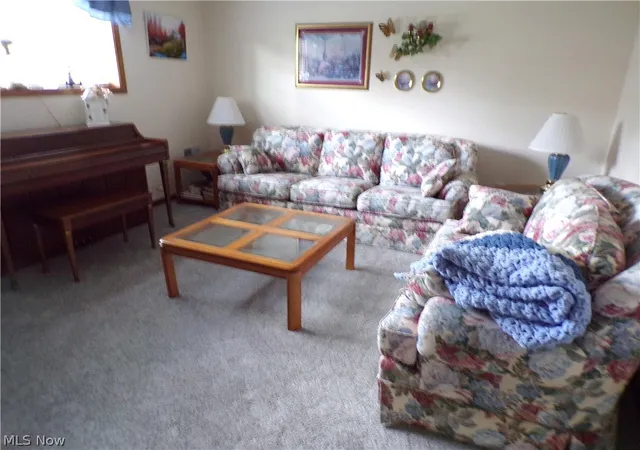 Homes for sale in Williamstown, WV | 63 Lynn Dr, Williamstown, WV 26187 | MLS# 5208957