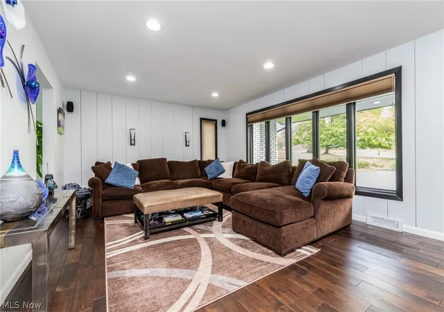 4th image of 28750 S Woodland Rd, Cleveland, OH 44124 | MLS# 5207650
