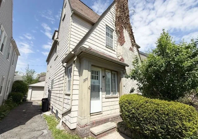 Homes for sale in Shaker Heights, OH | 3574 Daleford Rd, Shaker Heights, OH 44120 | MLS# 5209053