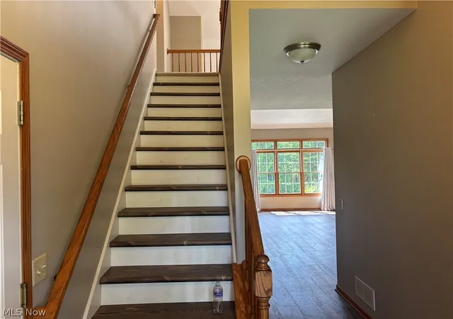 4th image of 1136 Pine Bluff Dr Ne, New Philadelphia, OH 44663 | MLS# 5208989