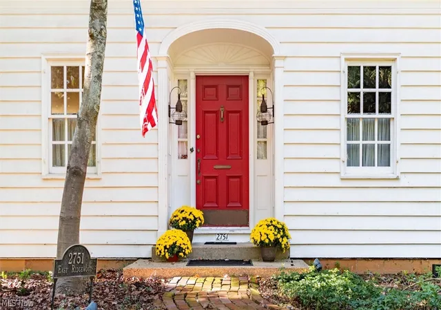 Photo 2 of Sale Pending at 2751 E Ridgewood Cir, Zanesville, OH 43701 | MLS# 5208945 | Listing updated on 2026-08-18