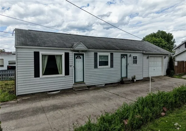 Homes for sale in New Philadelphia, OH | 127 Sw 7th Dr Sw, New Philadelphia, OH 44663 | MLS# 5209210