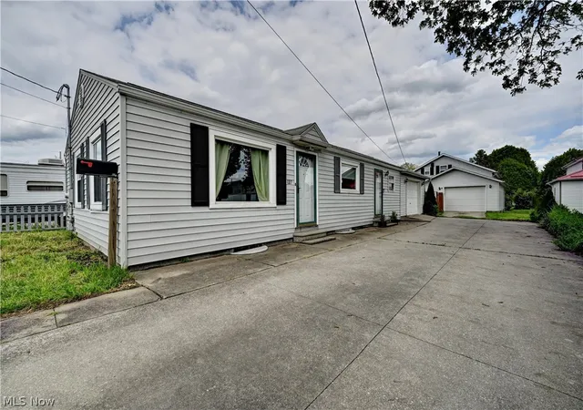 Homes for sale in New Philadelphia, OH | 127 Sw 7th Dr Sw, New Philadelphia, OH 44663 | MLS# 5209210