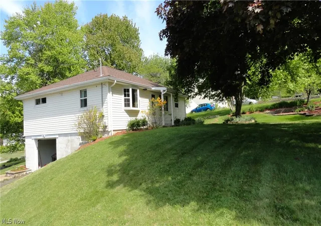 Homes for sale in New Cumberland, WV | 11 Lamp Post Ln, New Cumberland, WV 26047 | MLS# 5209341