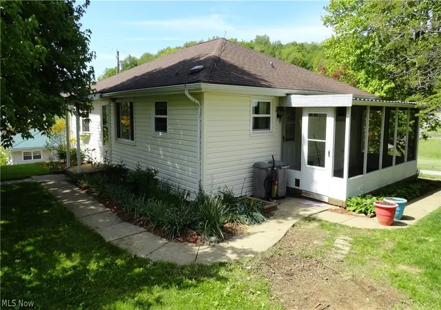 Single family home for sale at 11 Lamp Post Ln, New Cumberland, WV 26047 | MLS# 5209341