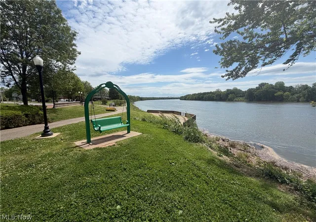 2nd image of 303 Ohio St, Marietta, OH 45750
