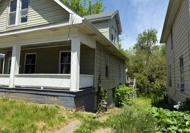 Photo 2 of Sale Pending at 1111 Hillary Sq, Steubenville, OH 43952 | MLS# 5209285 | Listing updated on 2026-08-04