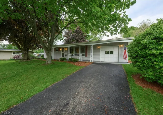 2nd image of 324 Lynn Cir Nw, Canton, OH 44708 | MLS# 5209439