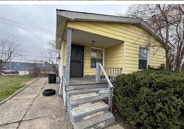 Homes for sale in Cleveland, OH | 3474 E 145th St, Cleveland, OH 44120 | MLS# 5209537