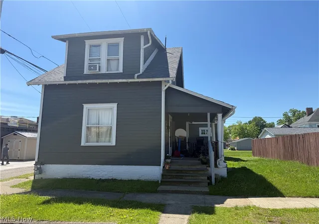 Homes for sale in Uhrichsville, OH | 128 W 8th St, Uhrichsville, OH 44683 | MLS# 5208808