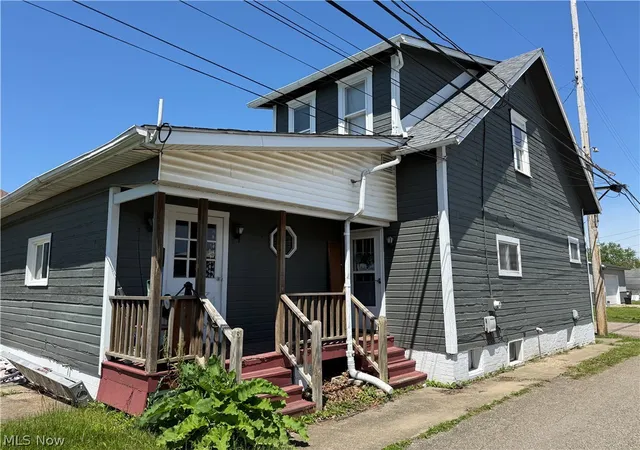 Homes for sale in Uhrichsville, OH | 128 W 8th St, Uhrichsville, OH 44683 | MLS# 5208808